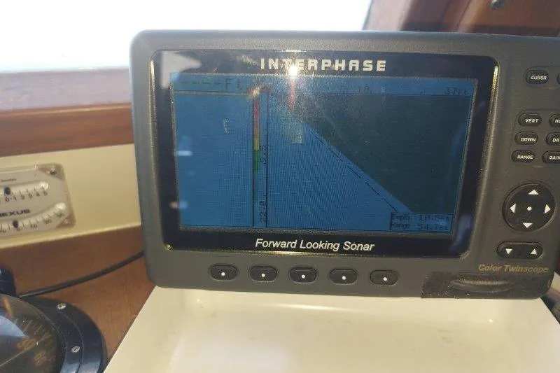Kallisto Yacht Photos Pics Interphase forward-looking sonar display on 1982 Kadey-Krogen Krogen 42 Trawler.