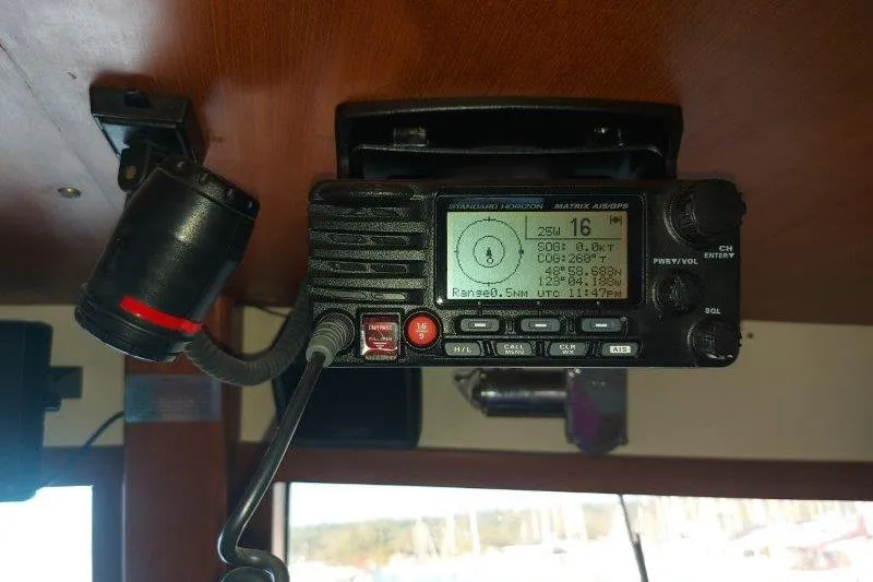 Kallisto Yacht Photos Pics Marine radio equipment on 1982 Kadey-Krogen Krogen 42 Trawler dashboard.