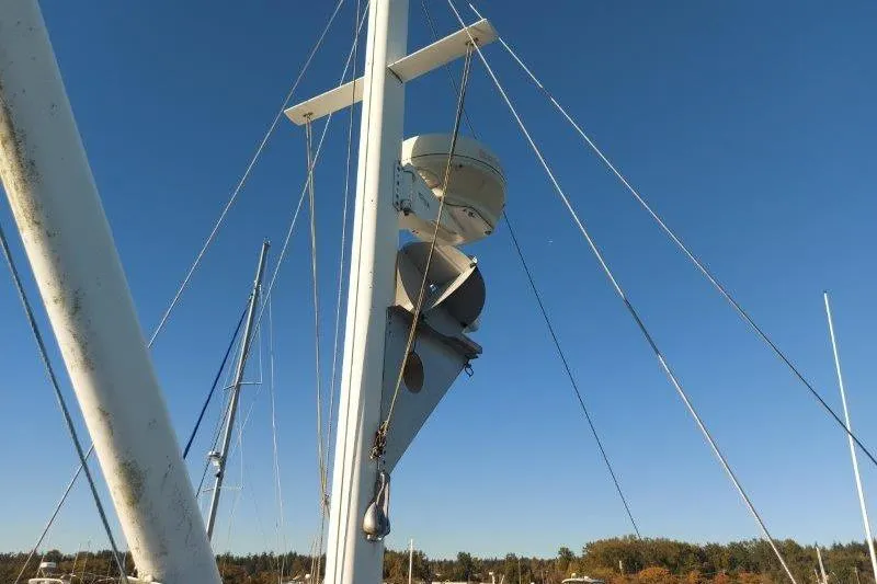 Kallisto Yacht Photos Pics Mast of 1982 Kadey-Krogen Krogen 42 Trawler against clear blue sky.