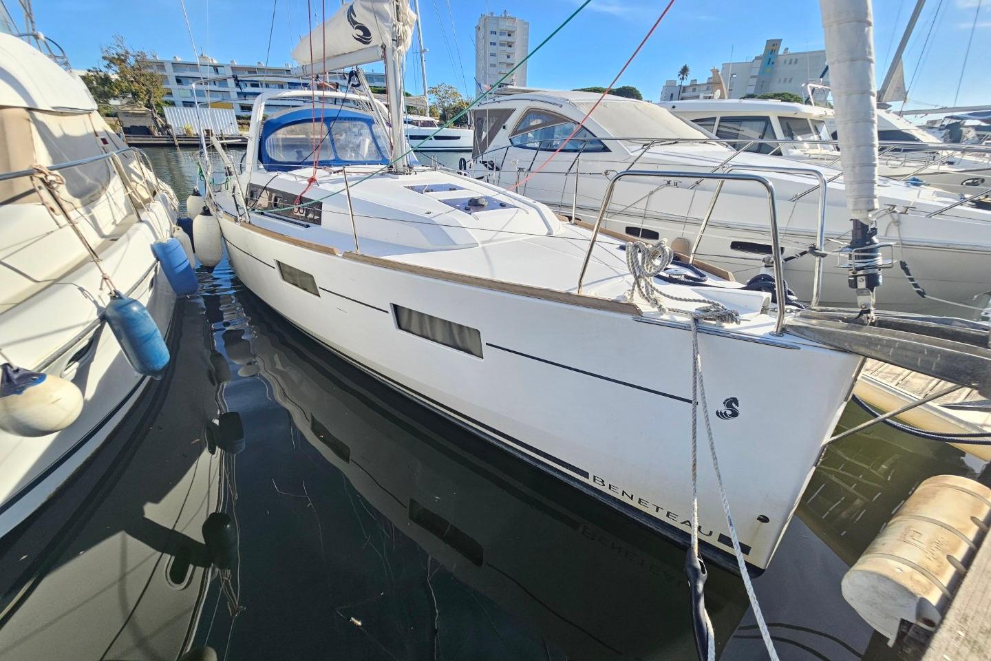 2016 Beneteau Oceanis 35