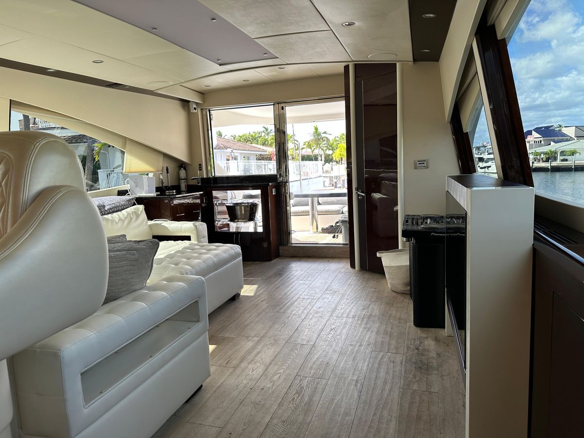 2009 Lazzara 76 