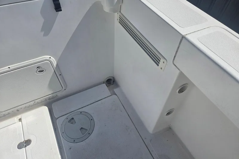 Smooth Operator Yacht Photos Pics 2008 True World Marine TE2810 boat interior, featuring storage compartments and deck details.