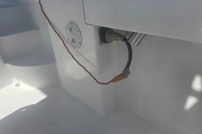 Smooth Operator Yacht Photos Pics 2008 True World Marine TE2810 boat interior with electrical connections.