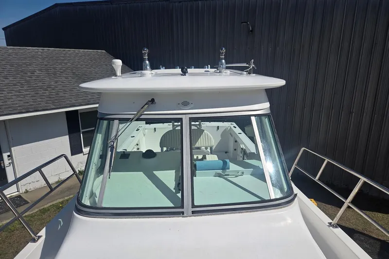 Smooth Operator Yacht Photos Pics 2008 True World Marine TE2810 boat with enclosed cabin and rooftop equipment.