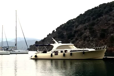 2007 Mochi Craft 51 Dolphin