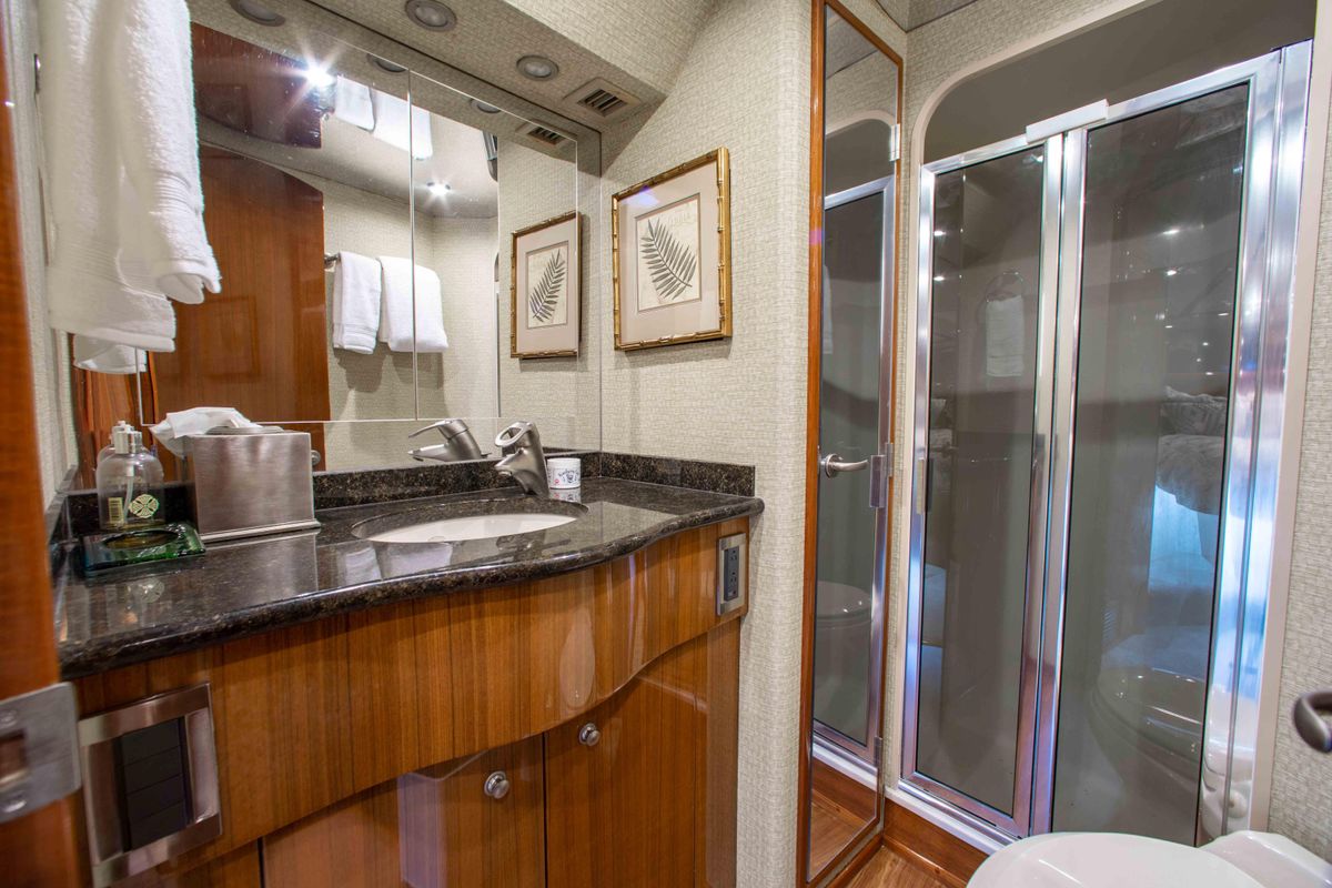 2006 Viking 74 