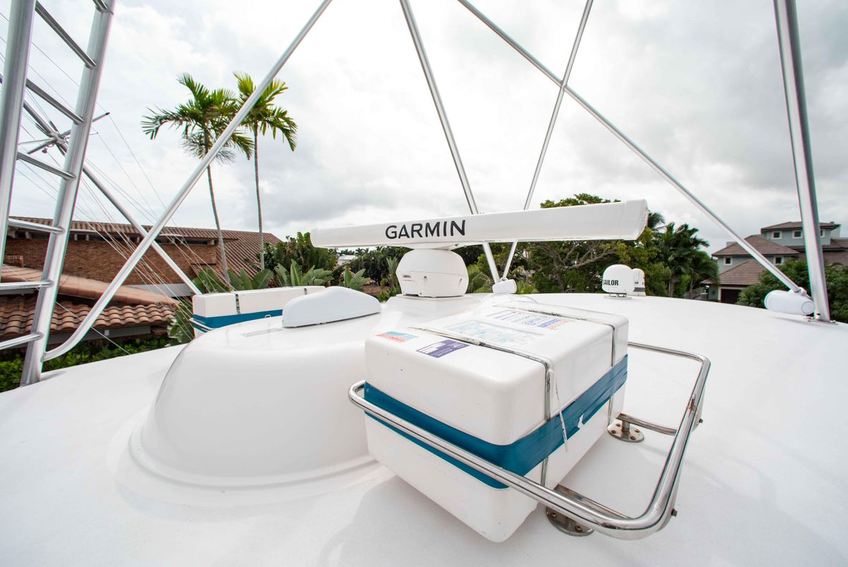 2006 Viking 74 