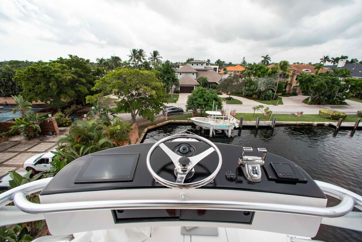 2006 Viking 74 