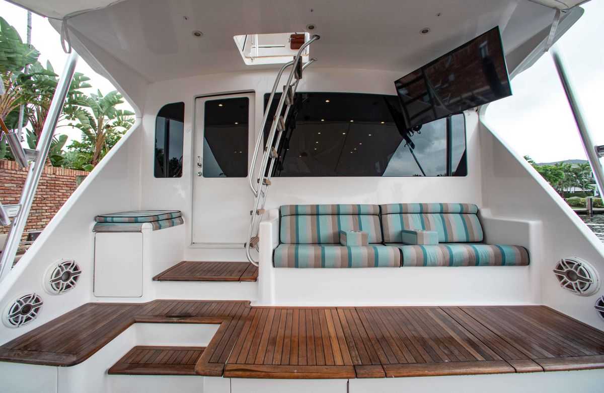 2006 Viking 74 