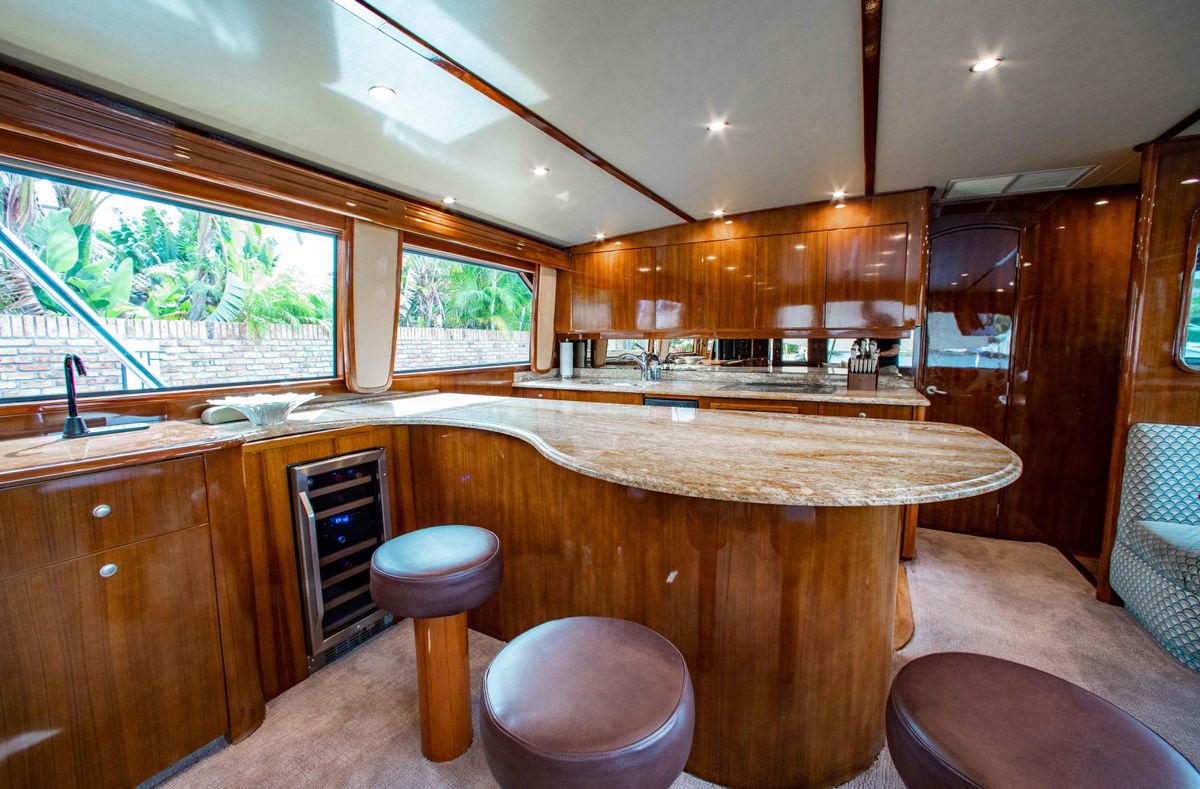 2006 Viking 74 