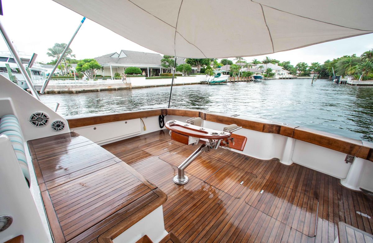 2006 Viking 74 