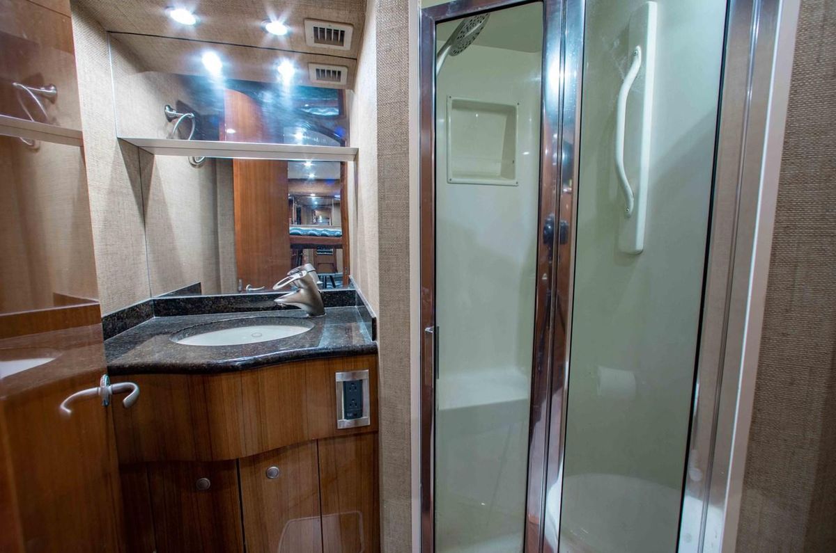 2006 Viking 74 