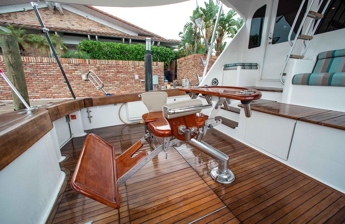 2006 Viking 74 