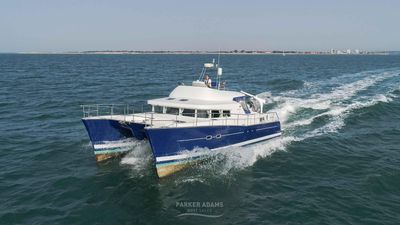 2003 Lagoon Powercat 43