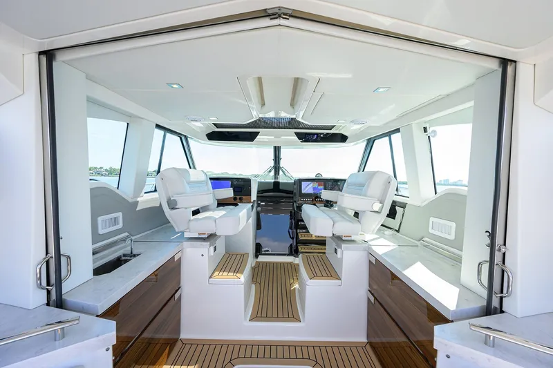  Yacht Photos Pics Interior of 2022 Tiara Yachts 43 LE, featuring modern helm and seating area.