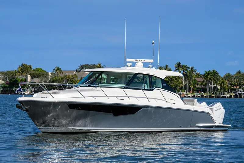  Yacht Photos Pics 2022 Tiara Yachts 43 LE luxury boat on calm water, clear sky background.