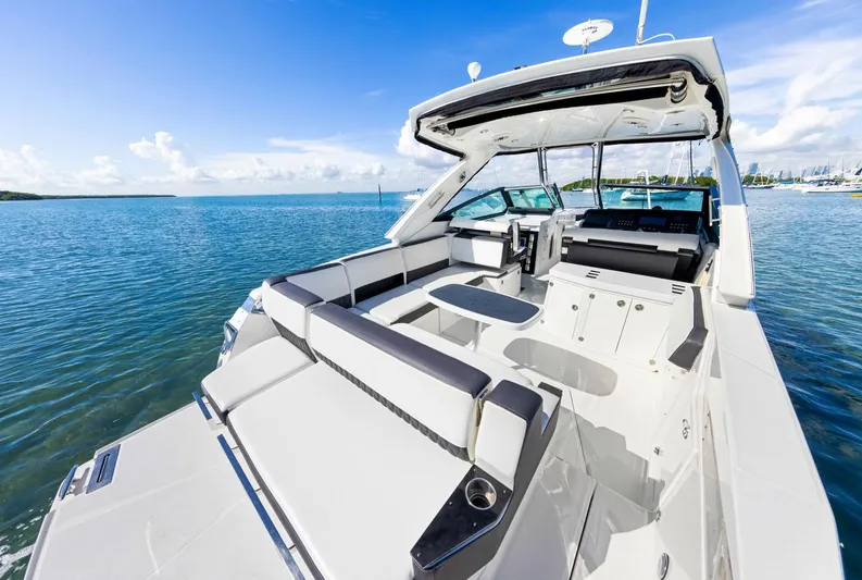  Yacht Photos Pics Monterey 378 Super Express 2017 on open water.