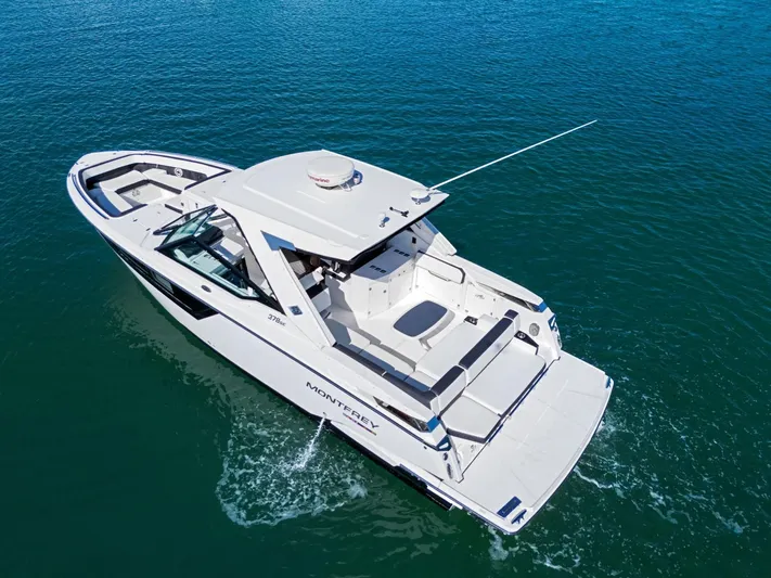  Yacht Photos Pics 2017 Monterey 378 Super Express on open water.