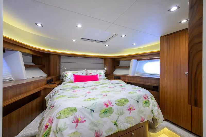 Indigo Yacht Photos Pics 