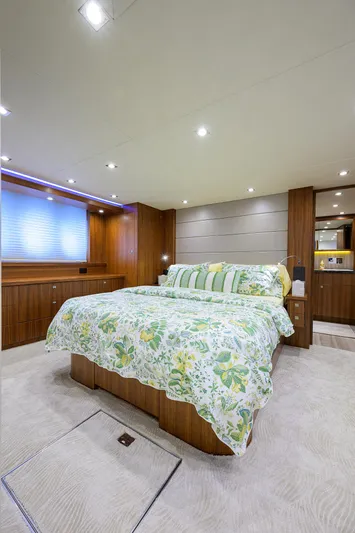 Indigo Yacht Photos Pics 