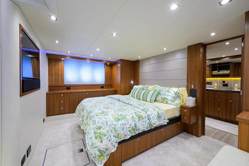 Indigo Yacht Photos Pics 