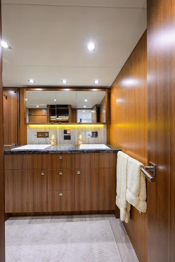 Indigo Yacht Photos Pics 