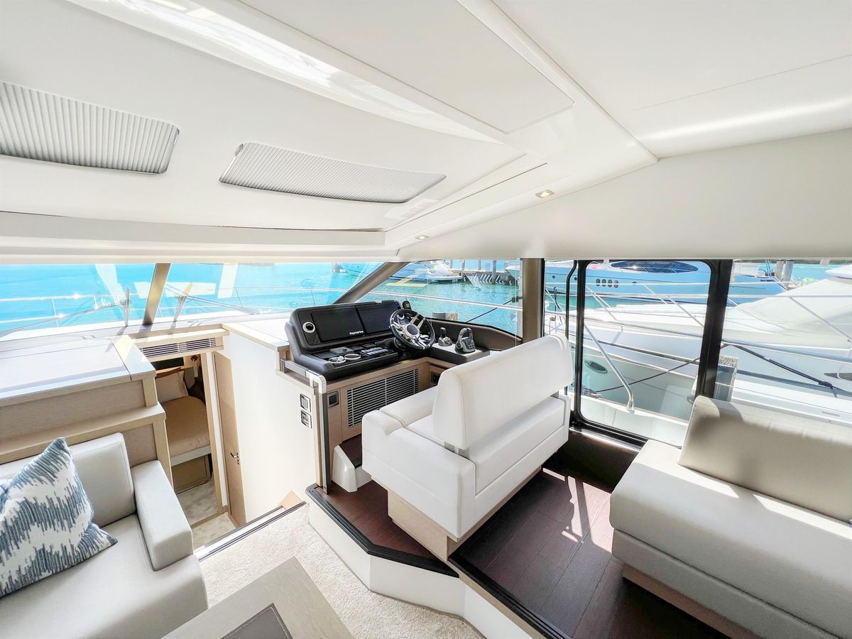 2020 Prestige 52 