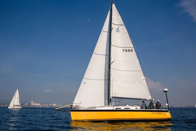 J Boats J-109 with Carbon FIber Mast