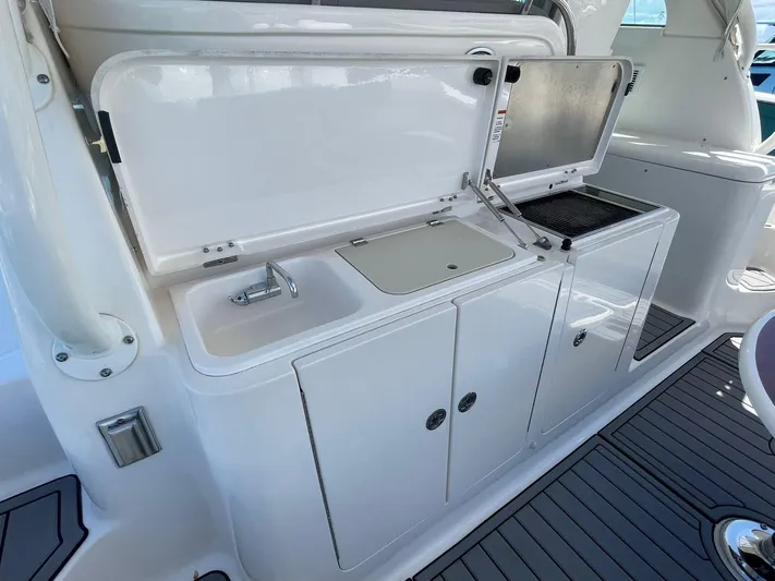 No Name Yacht Photos Pics 2019 Pursuit OS 385 Offshore boat kitchenette with sink and grill.