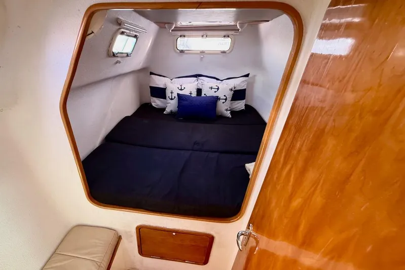 Zimbini Yacht Photos Pics Cozy cabin interior of 2006 Island Spirit 401 yacht with nautical-themed pillows.