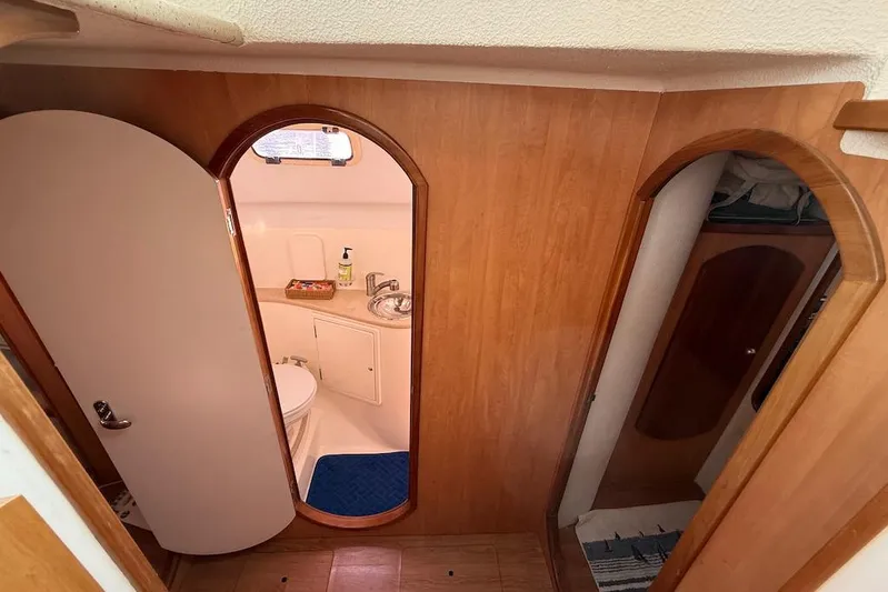 Zimbini Yacht Photos Pics 2006 Island Spirit 401 yacht interior with wooden finish and compact bathroom.