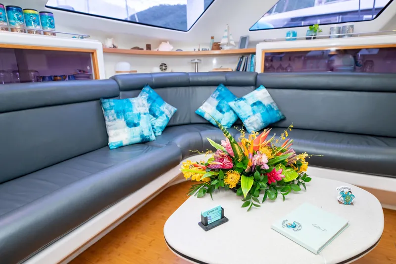 Turquoise Turtle Yacht Photos Pics Luxurious Voyage 500 yacht interior with floral centerpiece and blue cushions, 2001 model.