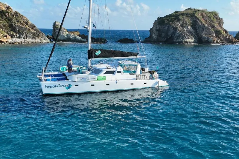 Turquoise Turtle Yacht Photos Pics Sailing catamaran Voyage 500, 2001 model, named "Turquoise Turtle" in scenic coastal waters.