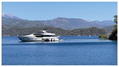 Yacht