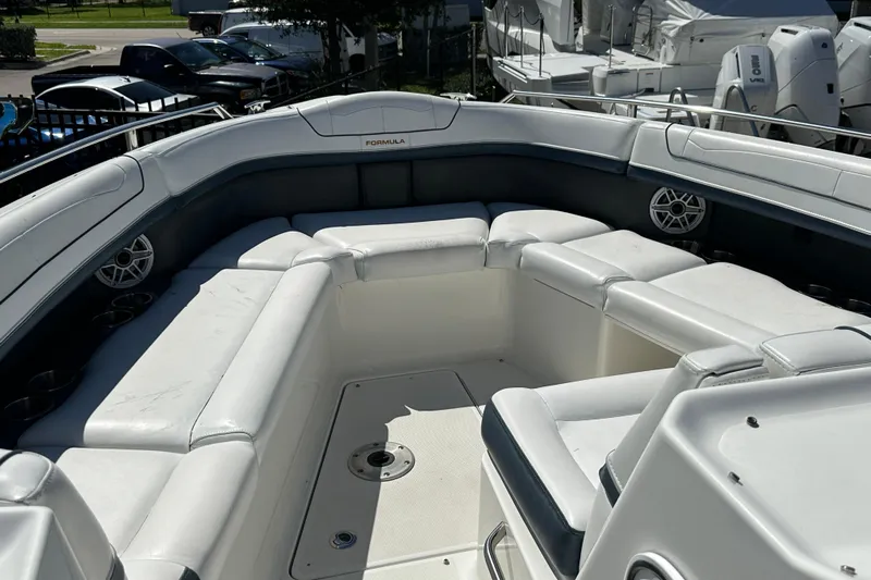  Yacht Photos Pics 2021 Formula 350 Crossover Bowrider OB with spacious seating and modern design.