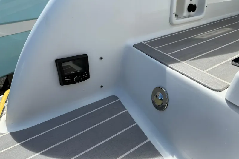  Yacht Photos Pics 2021 Formula 350 Crossover Bowrider OB, featuring sleek deck design and control panel.