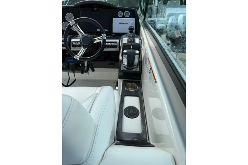  Yacht Photos Pics 2021 Formula 350 Crossover Bowrider OB helm with steering wheel and controls.