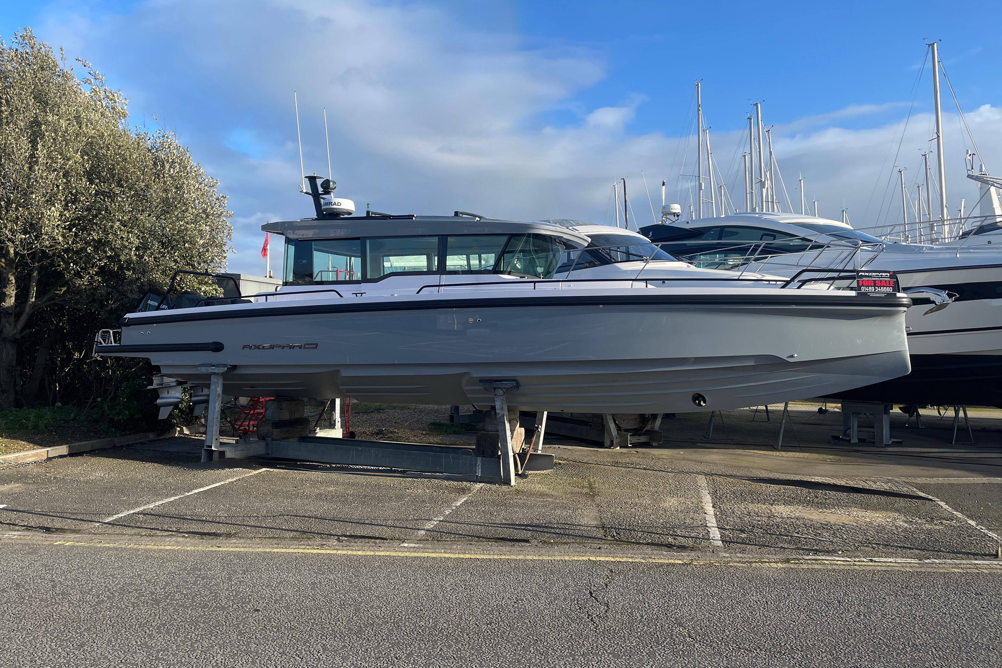 Axopar 37 XC Cross Cabin