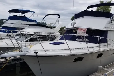 Carver 32 Aft Cabin