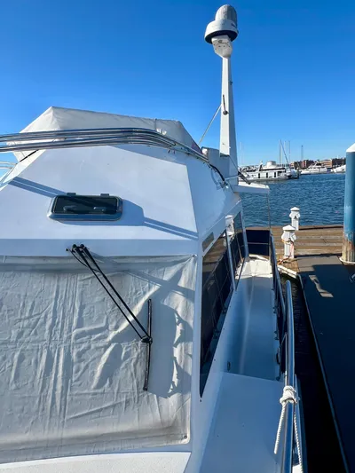  Yacht Photos Pics 2008 Island Pilot 435 yacht docked at marina under clear blue sky.