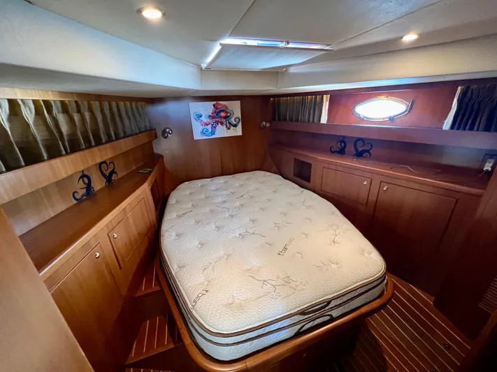  Yacht Photos Pics Luxurious cabin interior of 2008 Island Pilot 435 yacht with cozy bed and wooden furnishings.