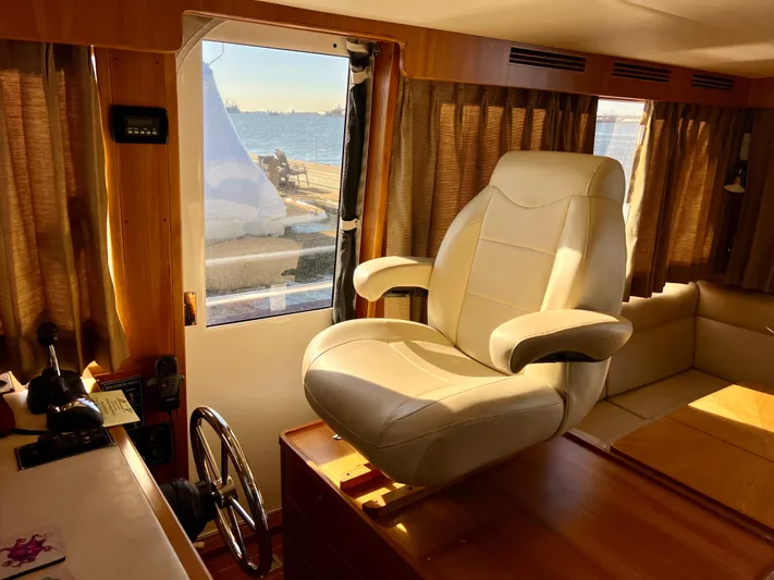  Yacht Photos Pics Interior of 2008 Island Pilot 435 yacht with captain's chair and ocean view.