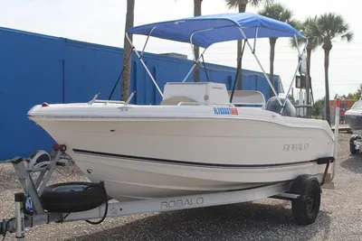 Robalo R180