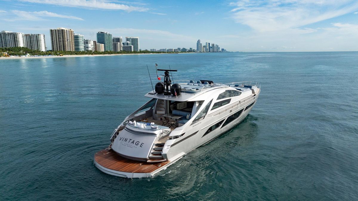 2021 Pershing 92 