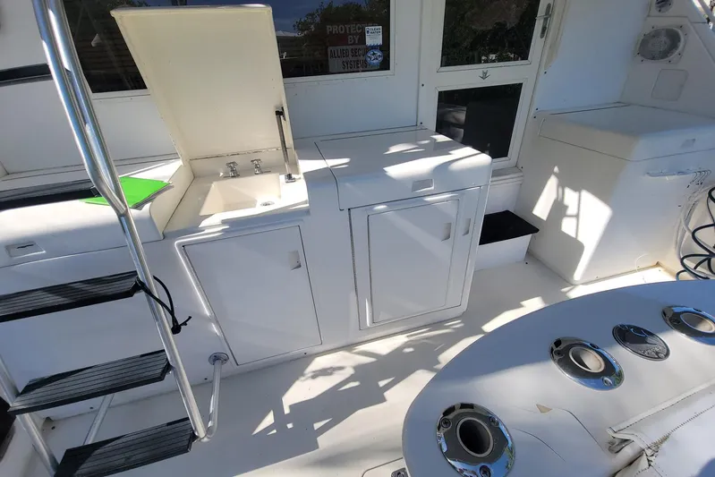 Trophy Hunter Yacht Photos Pics 1989 Bertram 50 Convertible yacht deck with sink, storage, and ladder.