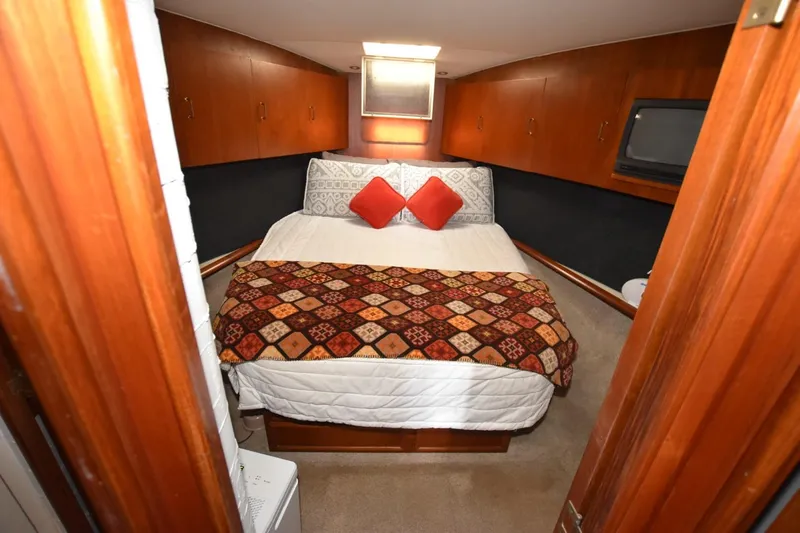 My Love Yacht Photos Pics 1993 Ocean Yachts 44 Aft Cabin bedroom with cozy bed and wooden cabinetry.