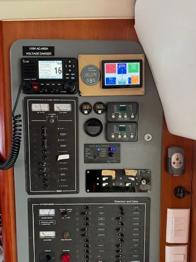 Bgl Yacht Photos Pics BGL Power panels IMG_1734.jpeg