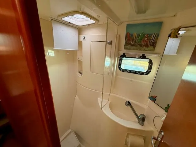 Bgl Yacht Photos Pics Port head/Shower IMG_1825.jpeg