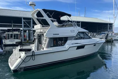 Carver 370 Voyager