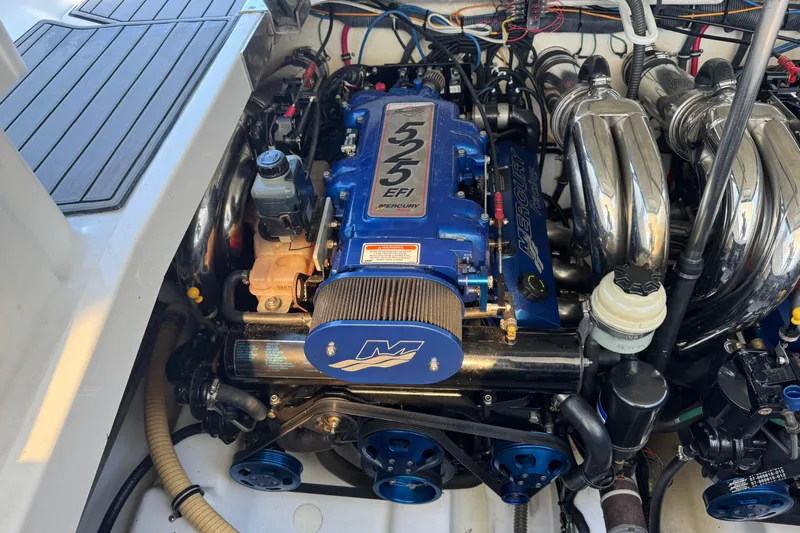  Yacht Photos Pics 2006 Formula 400 Super Sport engine compartment with Mercury 525 EFI engine.